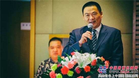 首届全国压路机大赛奖励兑现，一台三一压路机送到银川！ 