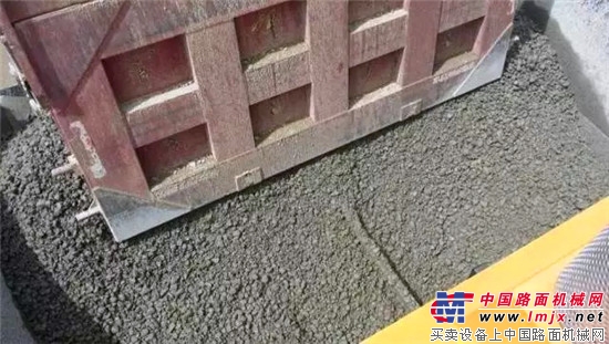 半刚性基层大厚度整体成型施工新工艺介绍