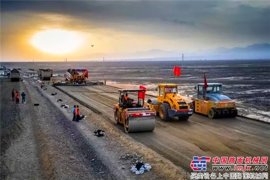 半刚性基层大厚度整体成型施工新工艺介绍