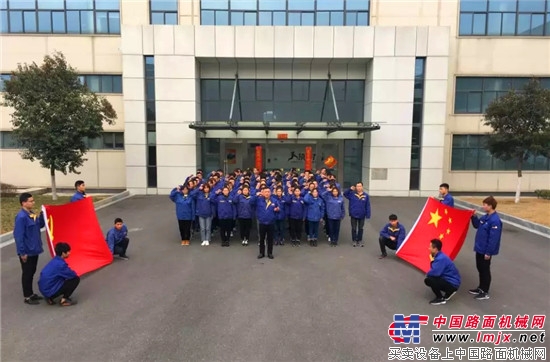 徐工重卡：凝心聚力共奋进，携手跨越创新高